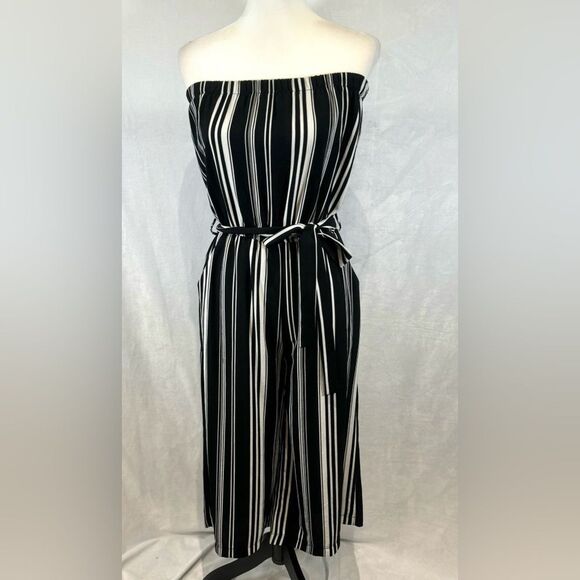 Black & white striped strapless cropped wide leg jumpsuit w/ pockets size medium - Picture 3 of 7
